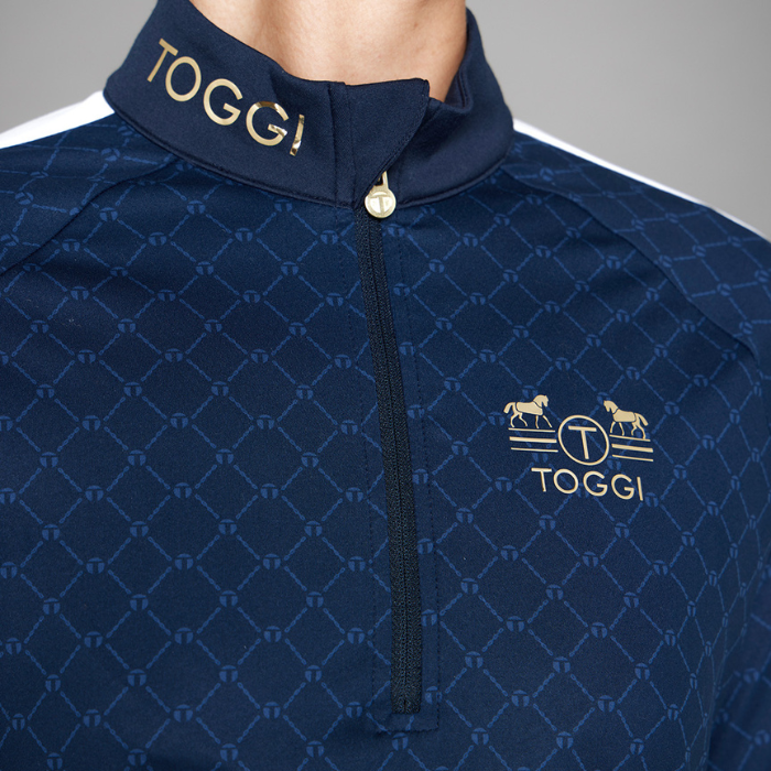 Toggi logo detail on the front of the Toggi Ladies Montagu Base Layer in Midnight Navy Print